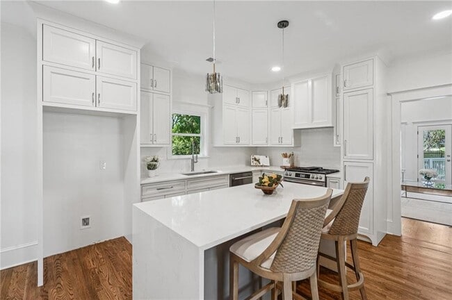 Building Photo - 1036 Dell Ave SE