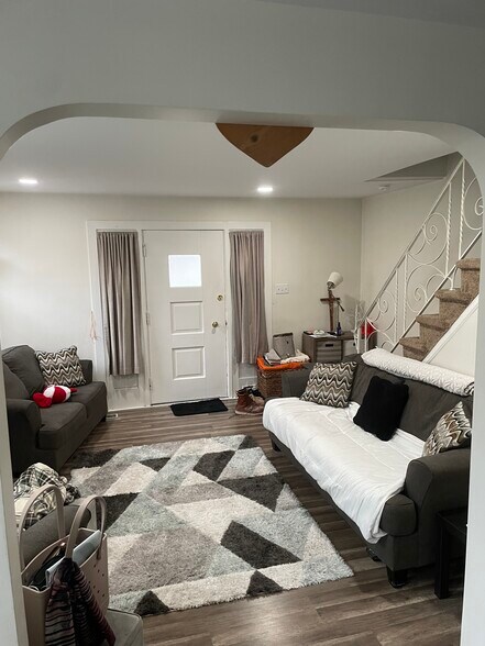 Building Photo - 108 Hasbrook Ave