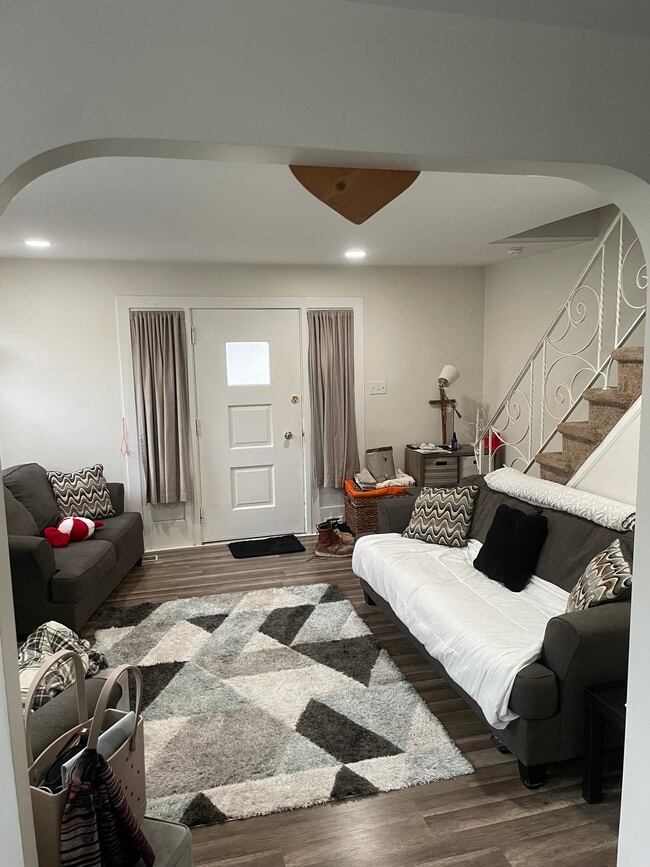 Building Photo - 108 Hasbrook Ave