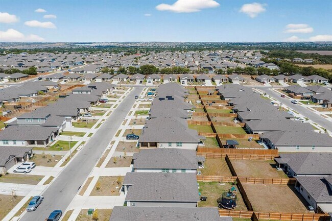 Building Photo - 322 Pedernales Ln