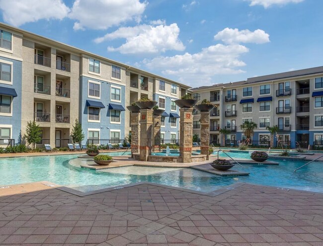Building Photo - 3194 Parkwood-333.5
