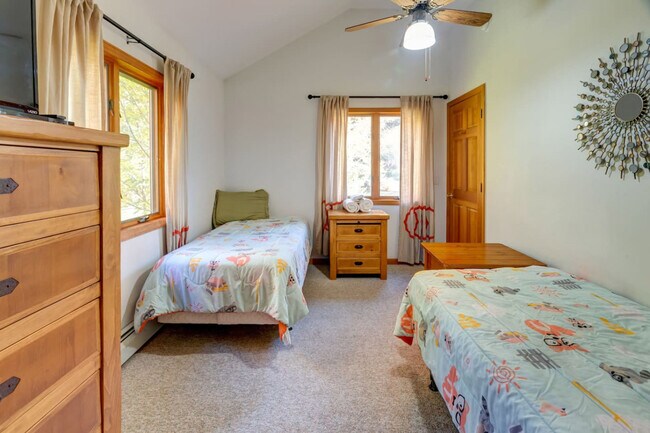 Building Photo - 525 Townsand Hollow Rd