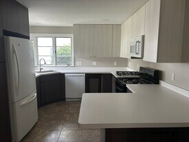 Building Photo - 615 Wilson Ave