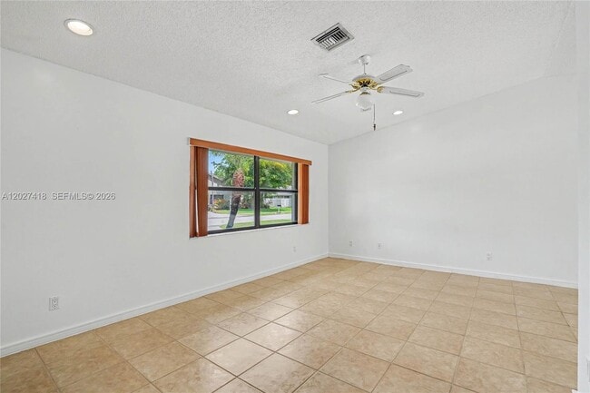 Building Photo - 10711 SW 116th Ave