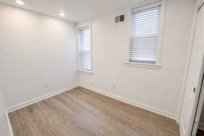 Building Photo - 2217 Reed St