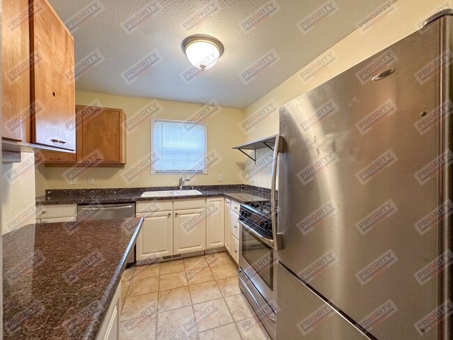 Building Photo - 3 bedroom, 2 bath single-family home