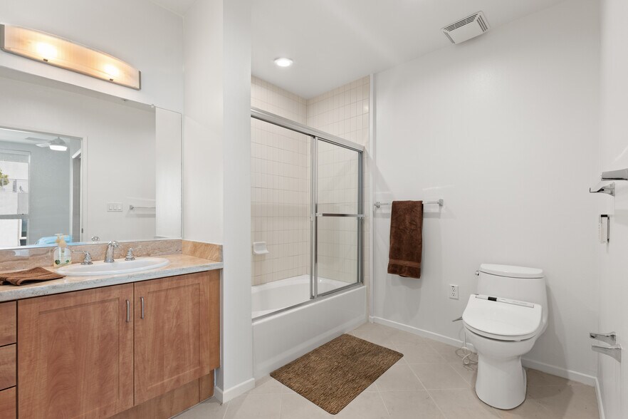 Building Photo - 267 S San Pedro St