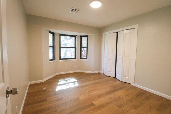 Building Photo - Beautifully Redone 3 Bedroom South Tulsa H...