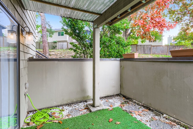 Building Photo - 77 Galen St