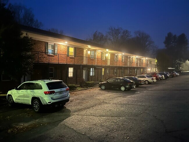 Building Photo - 480 E Red Bud Rd