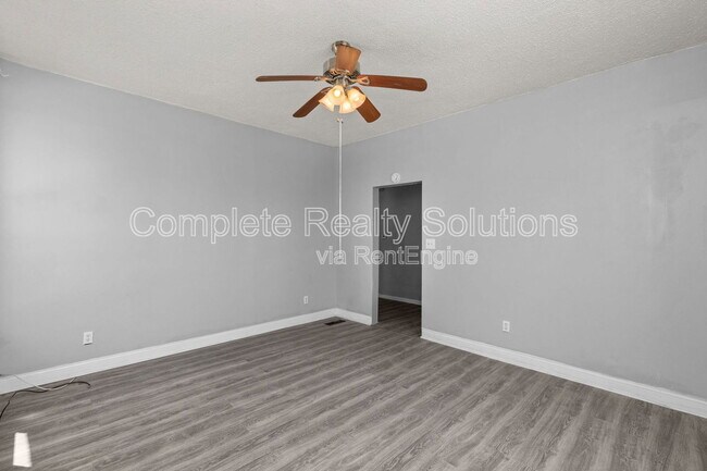 Building Photo - 5866 Etzel Ave