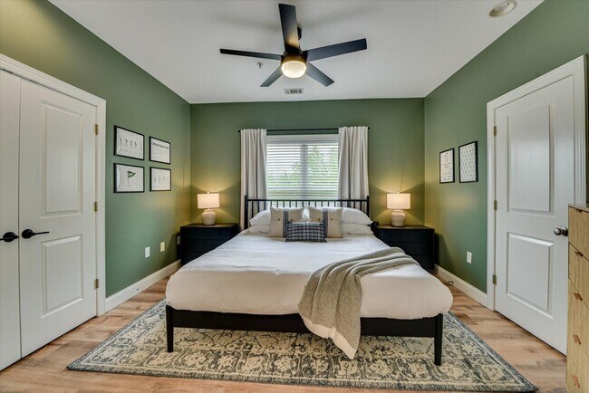 Building Photo - 351 Landing Dr