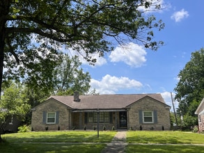 Building Photo - 186 Jesselin Dr