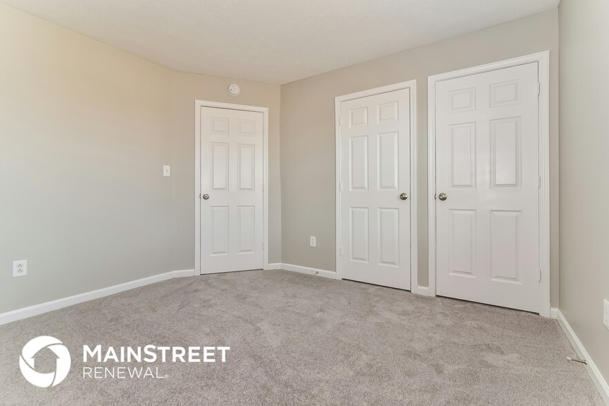 Building Photo - 6415 Hollingsworth Dr