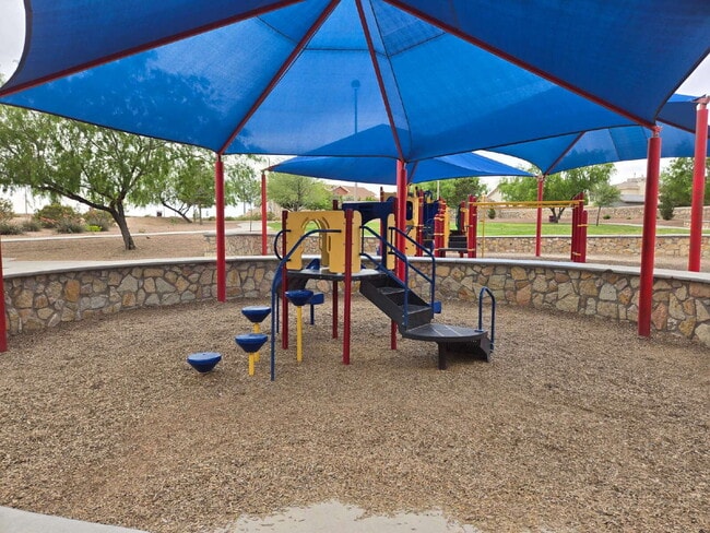 Building Photo - "Charming 4-Bed Oasis with 3 Full Baths on Twin Leaf Drive in El Paso, TX!"