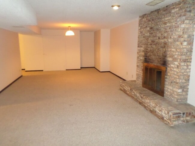 Building Photo - House on Browning available soon