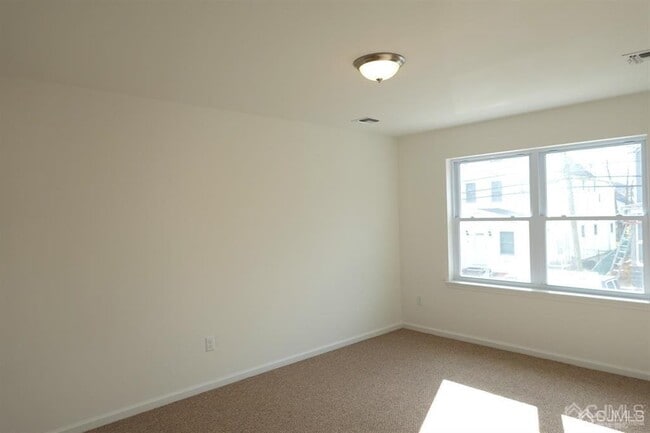 Building Photo - 381 Highland St