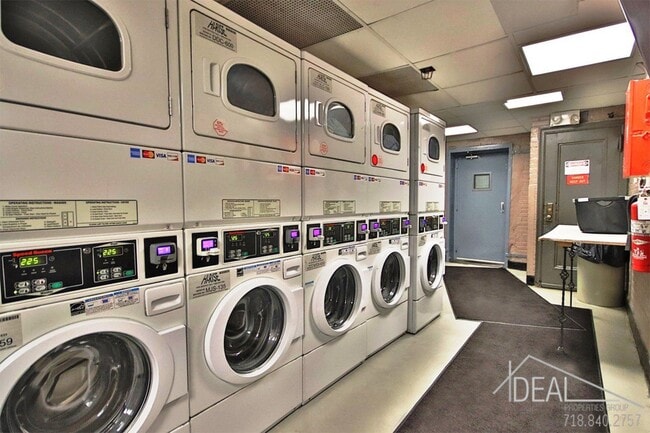 Building Photo - 18 Waverly Pl