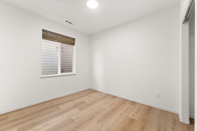Building Photo - 8581 N Orch Ct