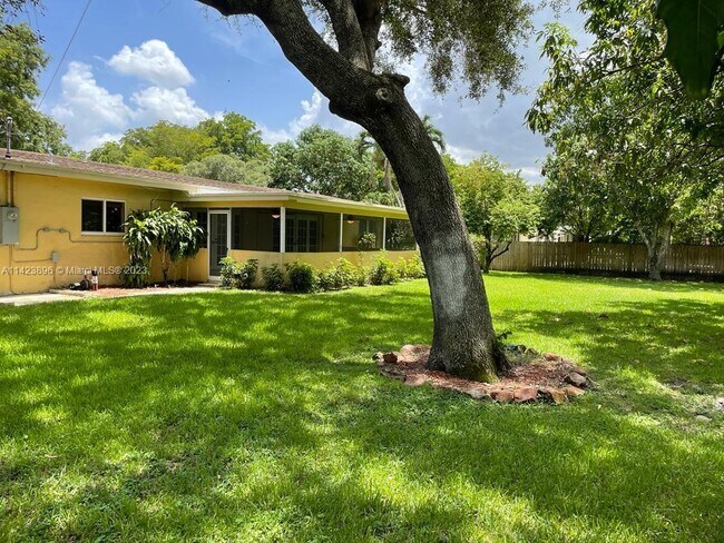 Building Photo - 361 SW 60th Ave
