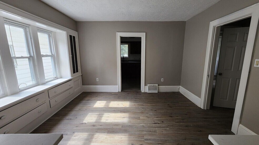 Building Photo - 1138 Collinwood Ave