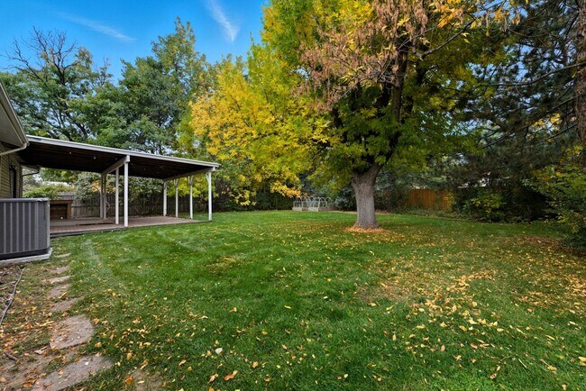 Building Photo - All you want in a home! 5 bed 3 bath ranch...