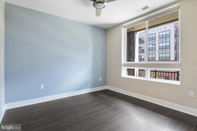 Building Photo - 145 Riverhaven Dr