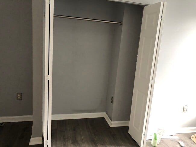 Building Photo - 405 S Vincent St