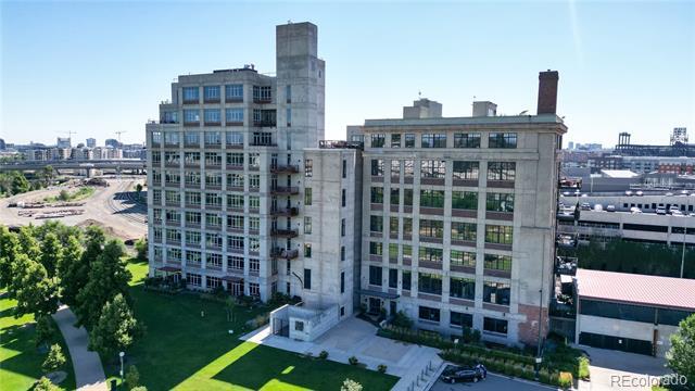 Building Photo - 2000 Little Raven St