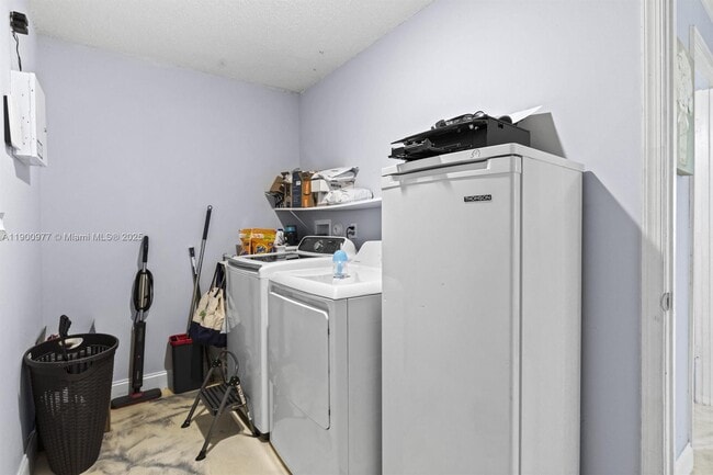 Building Photo - 6627 Rainwood Cove Ln