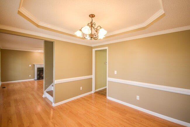 Building Photo - 144 Vail Ct