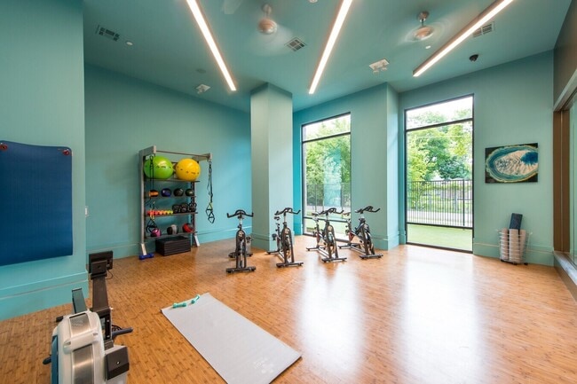 Building Photo - Live Stylish + Save $1,000