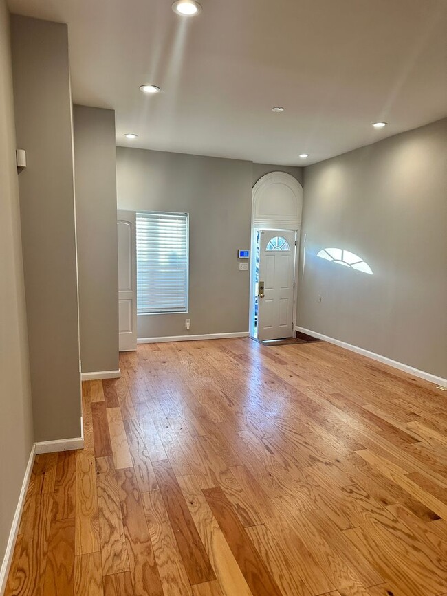 Building Photo - Newly Renovated, Spacious Home for Rent! L...