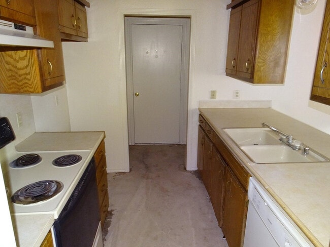 Building Photo - 2303 84th St