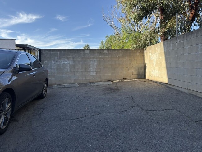 Building Photo - Upgraded Corner Unit w/ Balcony