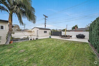 Building Photo - A beautiful  home in North Hollywood is no...