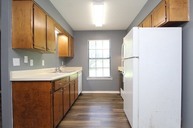 Building Photo - Price drop!!!-Updated 2BD/2BA Apartment in...