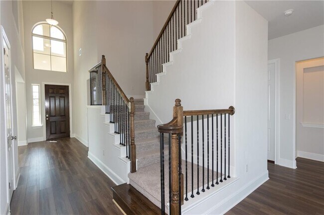 Building Photo - 3300 Scenic Valley Dr