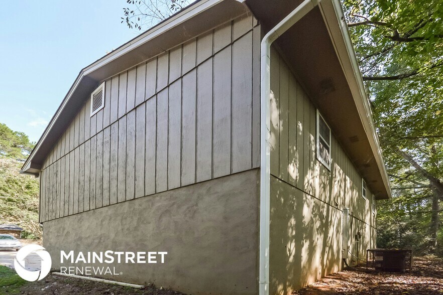 Building Photo - 5869 Bobbin Ln