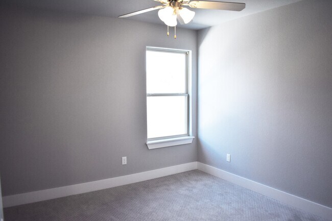 Building Photo - Luxurious 4 Bedroom, 3.5 Bathroom Home In Fayetteville, AR