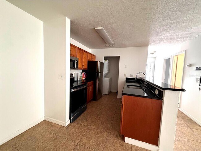 Building Photo - 6016 Westgate Dr