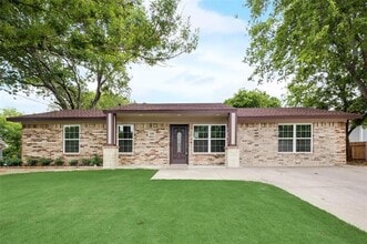 Building Photo - 600 N 1st St