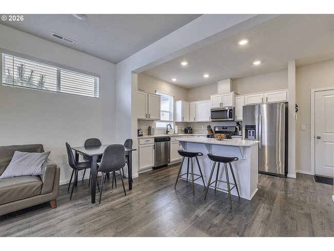 Building Photo - 898 N 18th Ave
