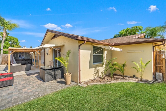 Building Photo - 7021 Sonata Dr