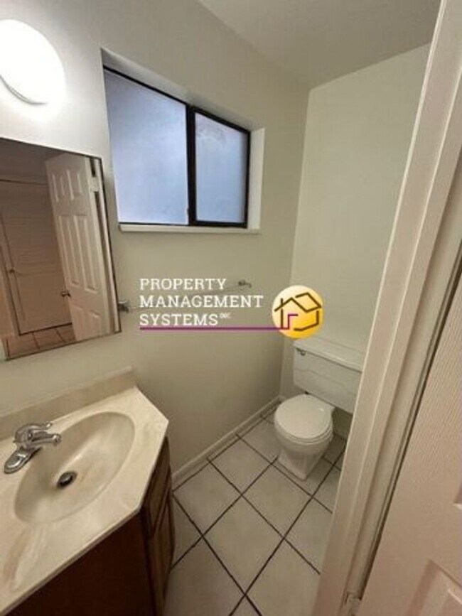 Building Photo - 3 Bedroom Twin Home in Sandy