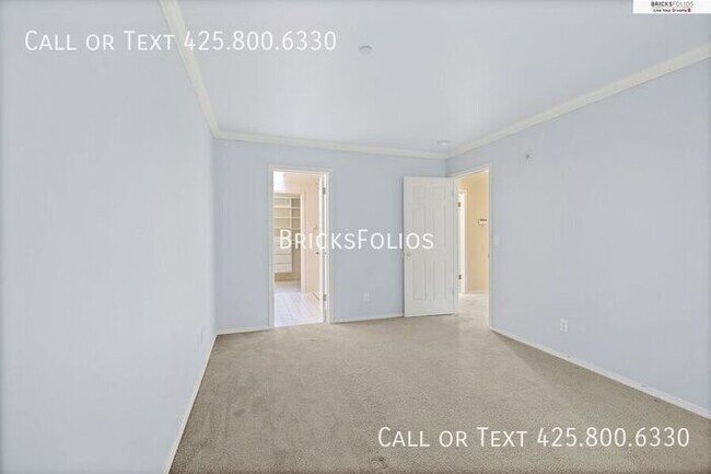 Building Photo - Your Dream Condo in Bothell: Designer Details and Tranquil Views!