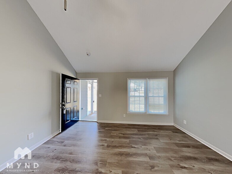 Building Photo - 512 Basswood Way