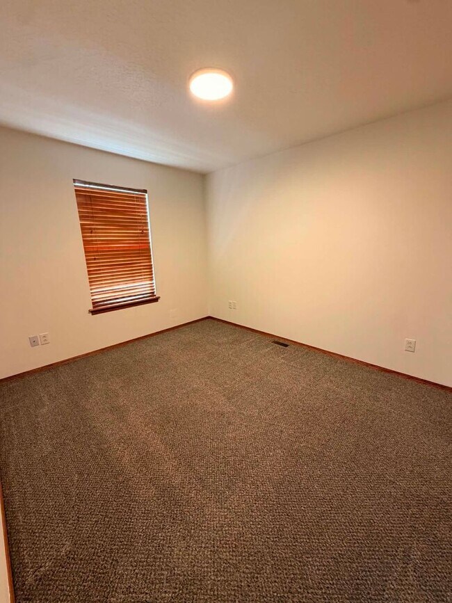 Building Photo - BEAUTIFUL 3 BEDROOM / 2 BATHROOM HOUSE WITH FENCED IN YARD, PORCH, AND SHED LOCATED CLOSE TO FREE...