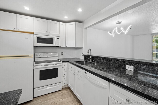Building Photo - 2929 S Ocean Blvd