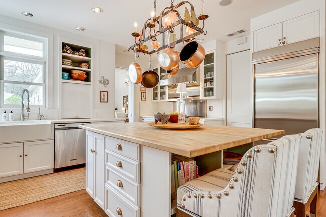 Building Photo - 6256 Dry Creek Rd